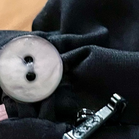 Bloomingdale’s Silk Black Slacks Pants Zip Button Size 10 P Sleek Witchy Vampire - Picture 11 of 13